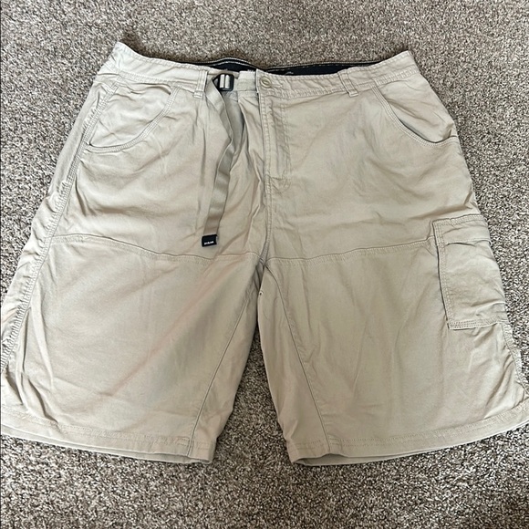 Men’s Prana Tan Cargo Shorts - Picture 1 of 4